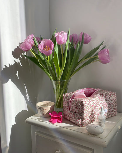 Beauty case with pink flowers