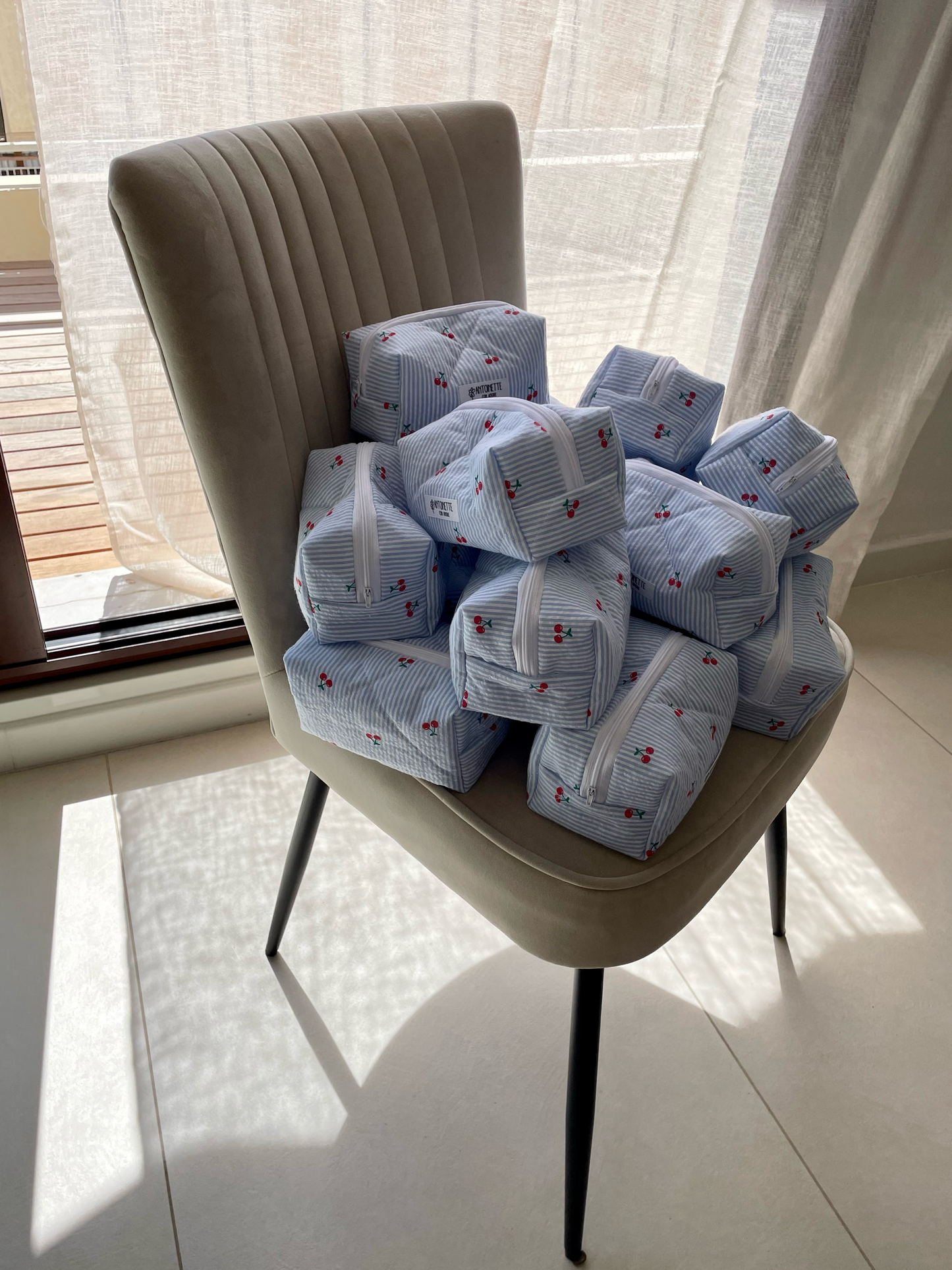 Beauty case cherries